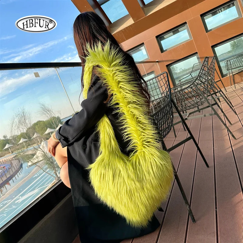 Faux Fur Furry Heat Shoulder Bag Womens er Sweetheart Crossbody Bags Sweet Pink Fur Bag Purses Handbag for Women 240909