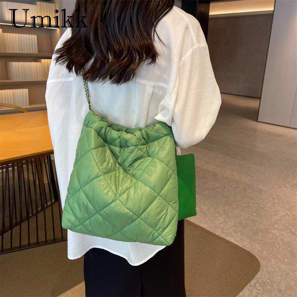 Women Shoulder Bag Fashionalbe Nylon Handbag Quilted Crossbody Bag Embroidery Thread Simple Female Commuter Handbag Shopper Bag