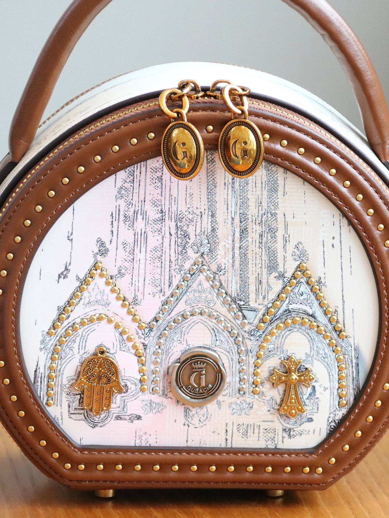 In the summer of the innovative light small round bag niche Dream Home s handbag lights and big hats 240912