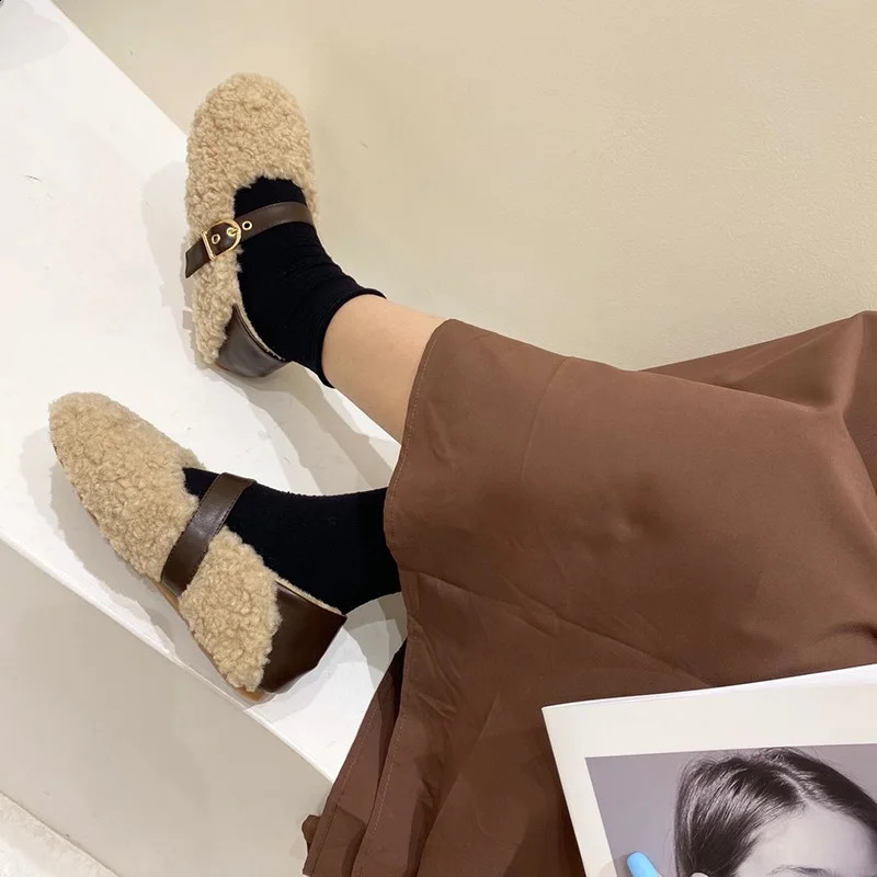 er Retro Womens Fur Flat Shoes Fashion Shallow Belt Buckle Shoes Spring and Autumn Elegant Womens Warm Shoes 240914