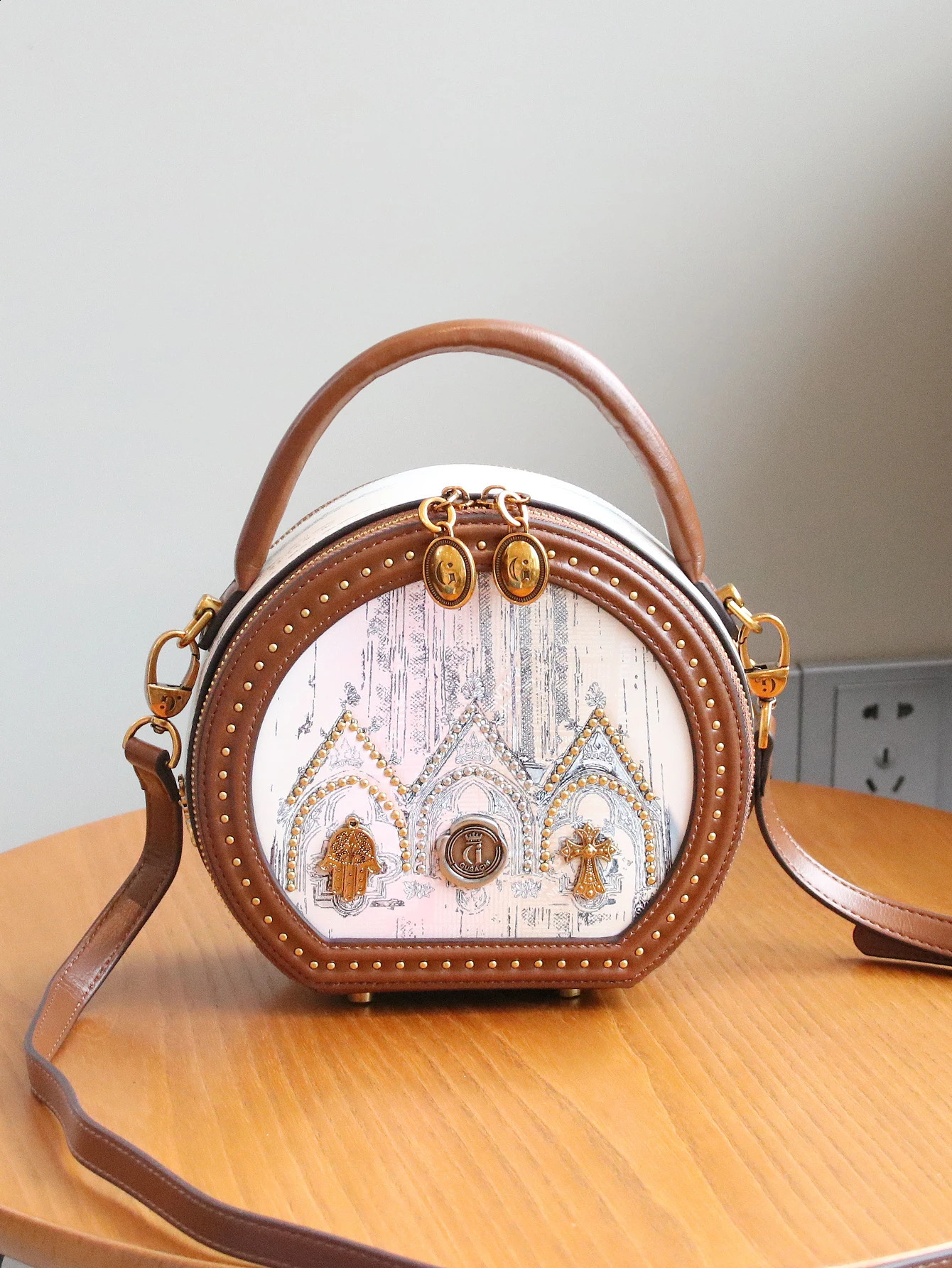 In the summer of the innovative light small round bag niche Dream Home s handbag lights and big hats 240912