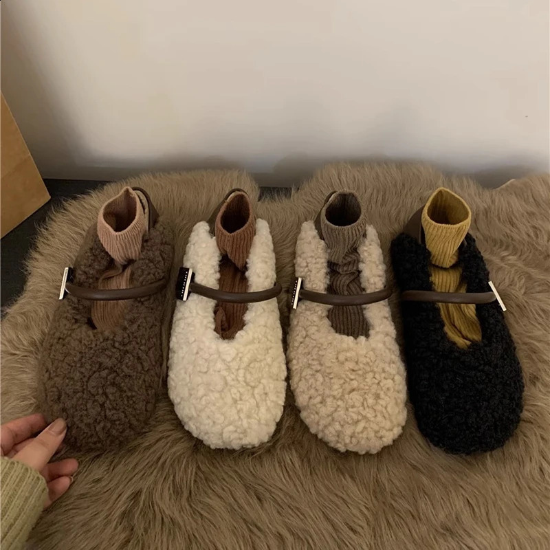 Womens cotton padded flat shoes in autumn and winter fashionable and light retro style comfortable and soft soled Loafer shoes for women 240914