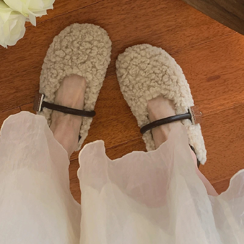 Womens cotton padded flat shoes in autumn and winter fashionable and light retro style comfortable and soft soled Loafer shoes for women 240914