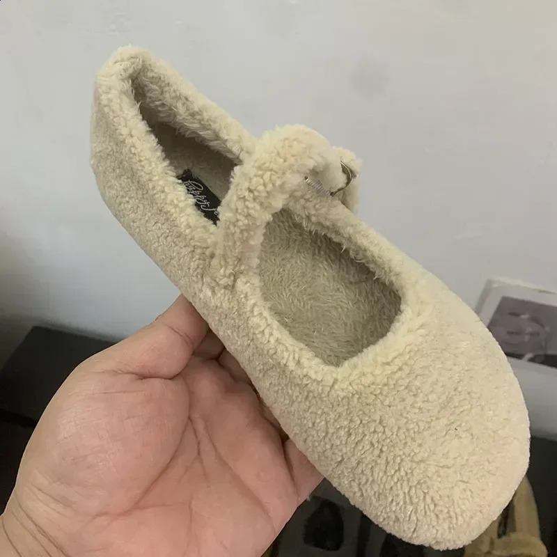 2024 Spring Lambhair Womens Apartment Shoes Fashion Round Toe Shallow Buckle Womens Apartment Comfortable Outdoor Steel Style Shoes 240914