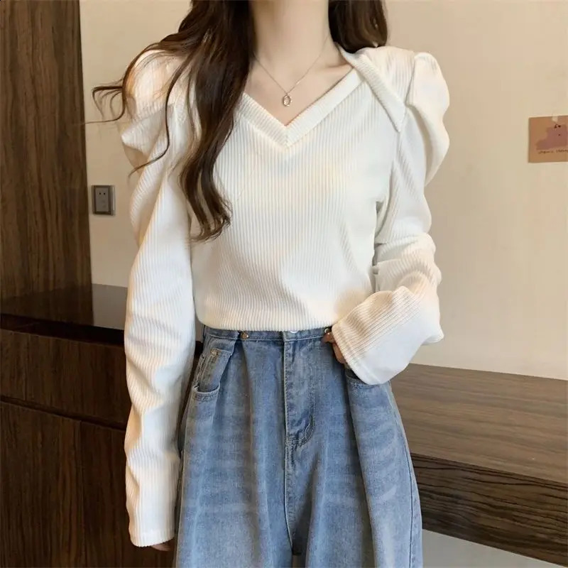 Vneck pleated Korean Tshirt top Spring and Autumn style long sleeved solid full matching fashionable zipper casual sweet womens clothing 240913