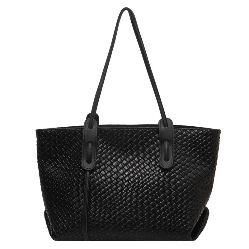 Large capacity womens woven bag spring retro versatile single shoulder bottom Korean version portable handbag 240913