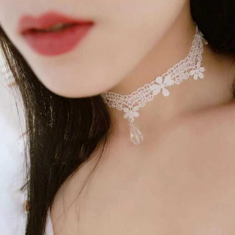 Sweet New Wavy Flower White Lace Imitation Pearl Pendant Clavicle Chain Choker Necklace for Women Wedding JewelryX240918