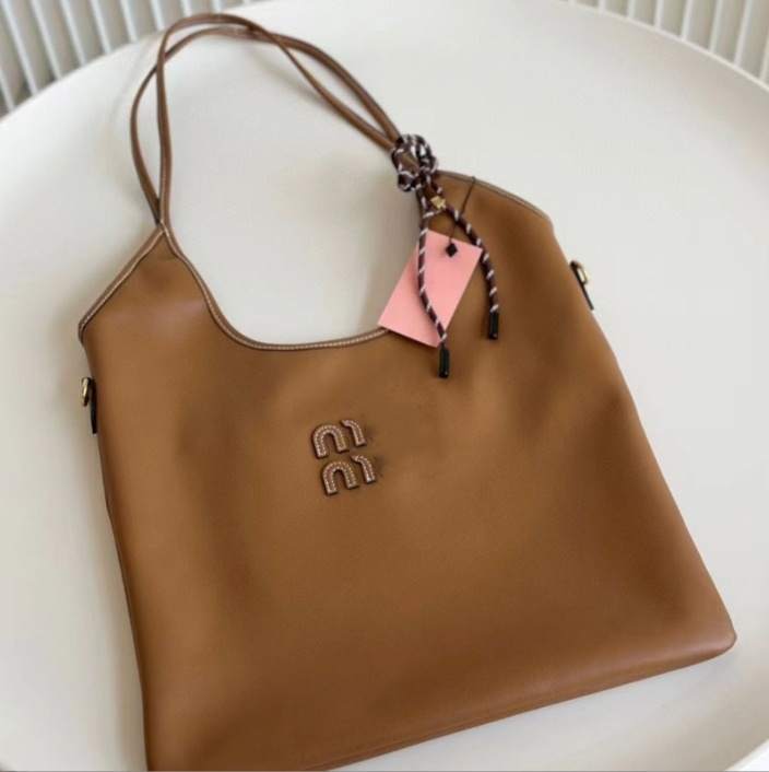 Designer Bags New Hand-woven Bag Female Beach Bag Straw Braided Bag Large Capacity Single Shoulder Basket Bag Shopping Bags