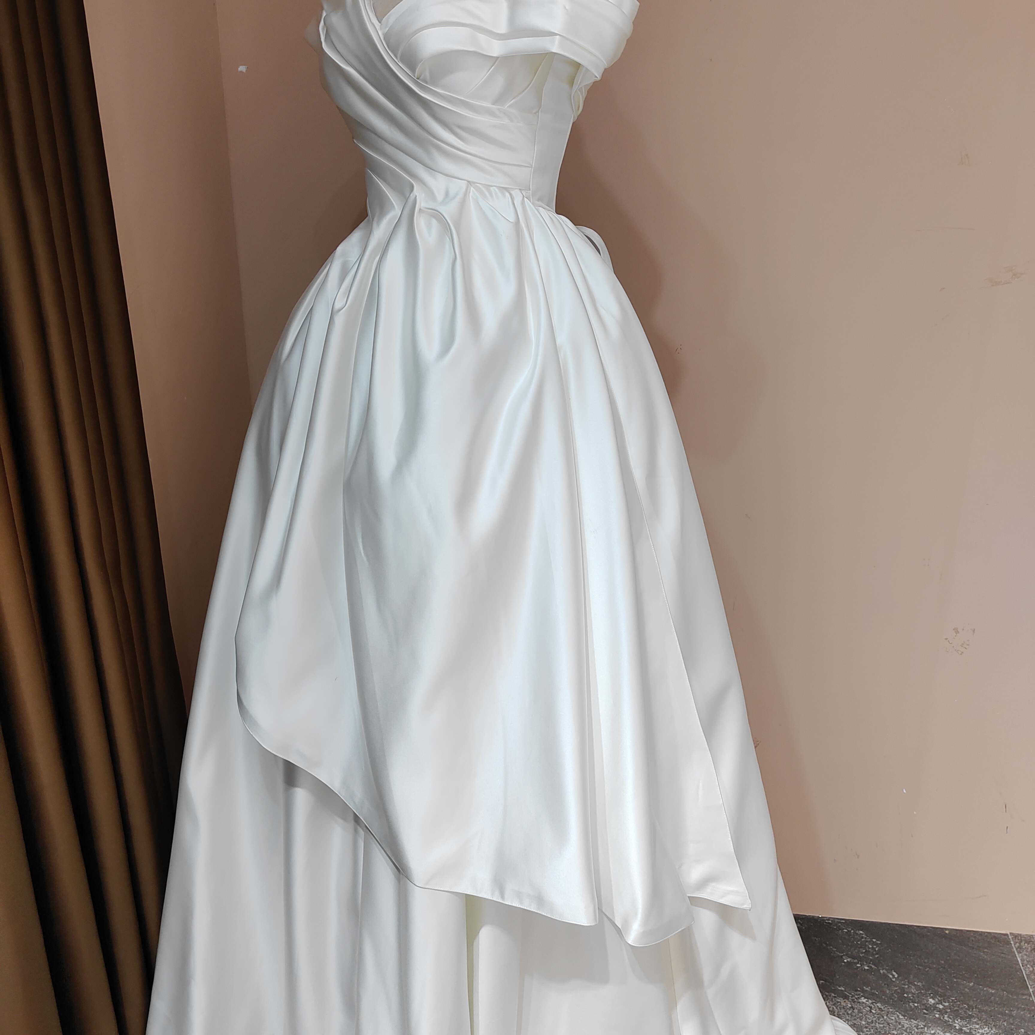 Designer Satin Strapless Off The Shoulder Wedding Dress with Long Train for Garden Church Ceremony