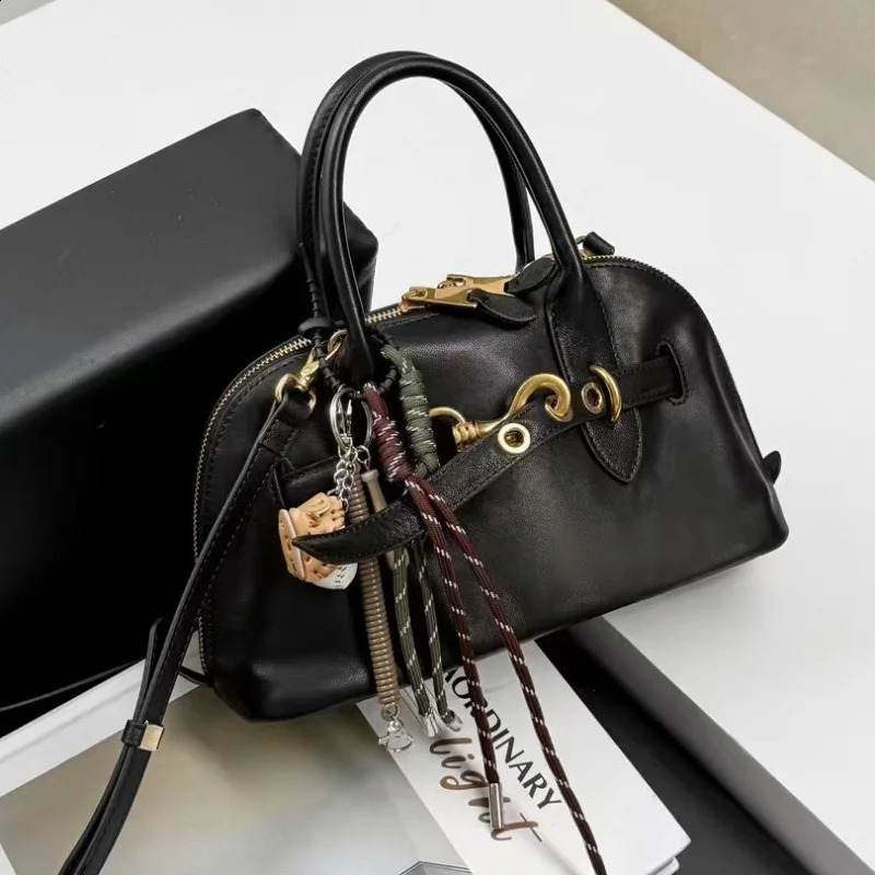 First Layer Vegetable Tanned Sheepskin Shell Bag2024 Portable Shoulder Crossbody Womens Bag Fashionable AllMatch Boston Sma 240914ZYl