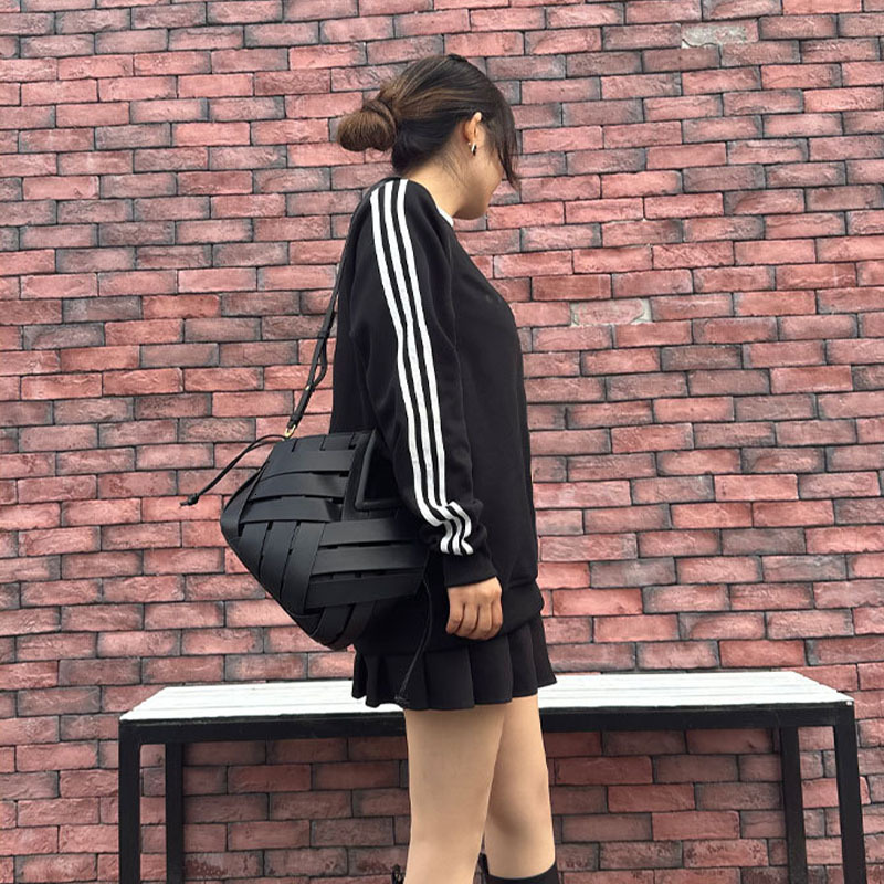 Woven Leather hot Handbag Triangle Design: Large Capacity Women's Shoulder Crossbody Bag with Trifold Wallet