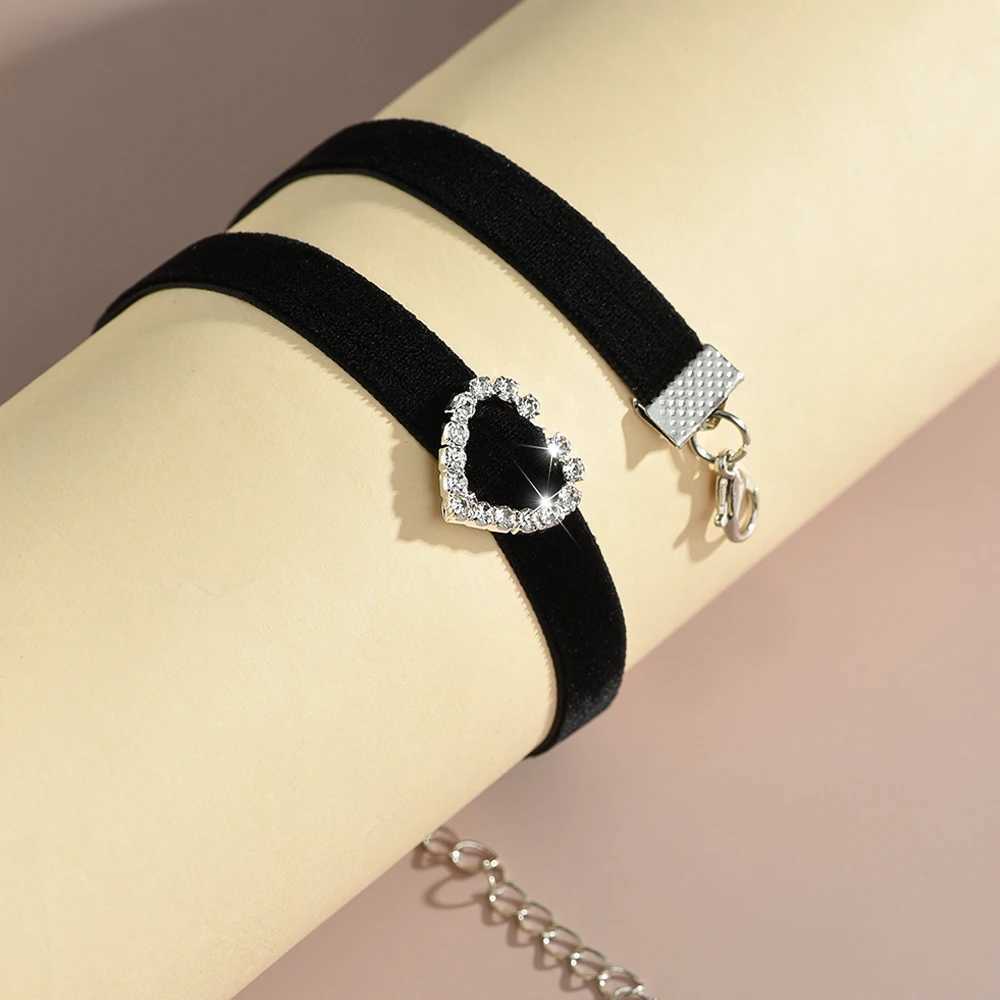 Korean Fashion Velvet Choker Necklace for Women Vintage Sexy Black Necklace with Pendants Gothic Girl Choker Neck JewelryX240918