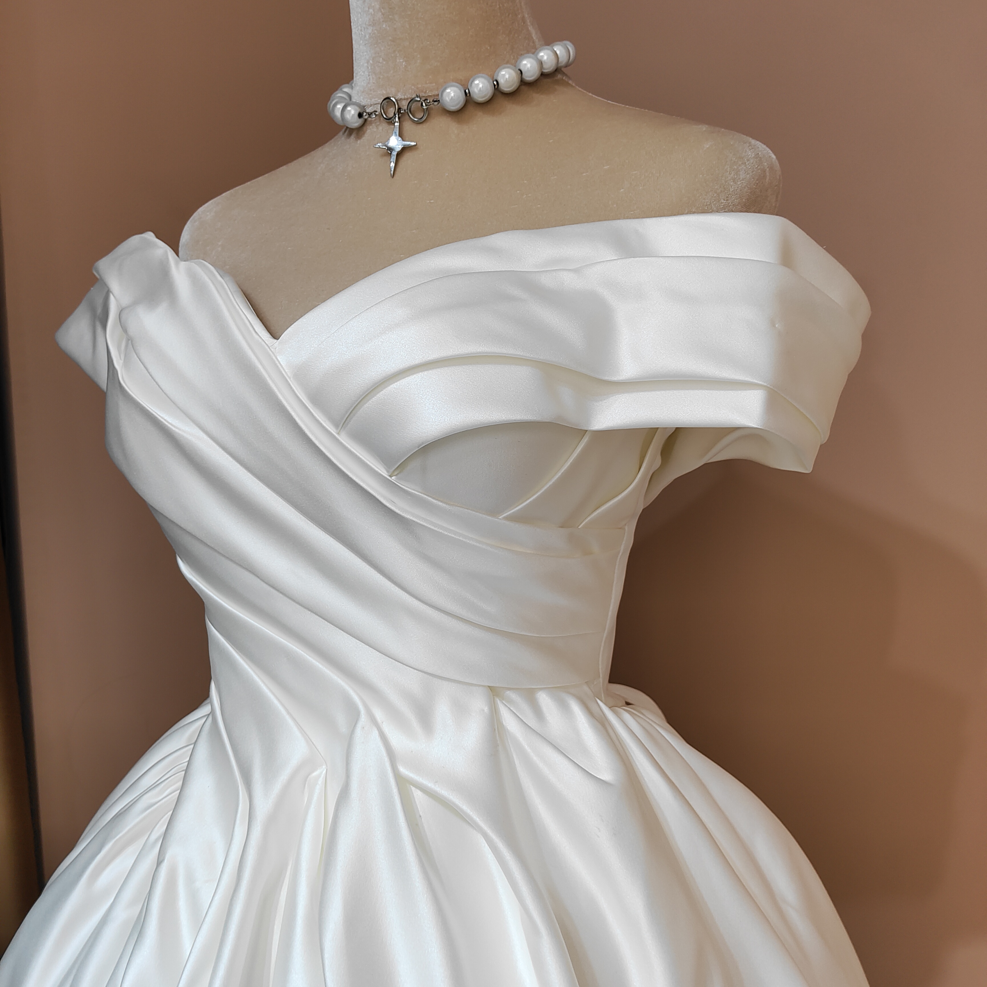 Designer Satin Strapless Off The Shoulder Wedding Dress with Long Train for Garden Church Ceremony