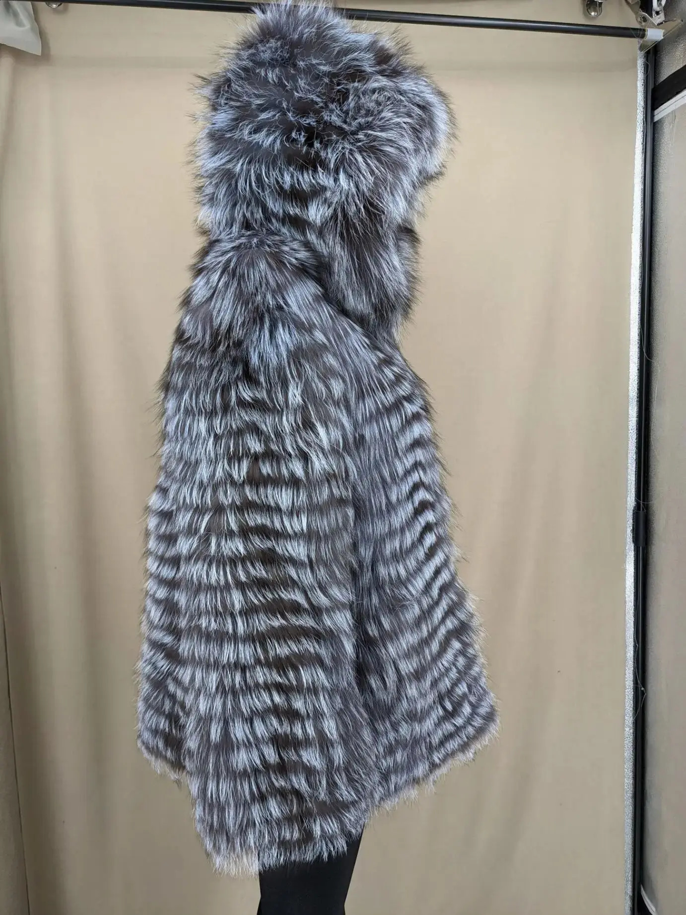 Womens striped real silver fox fur long coat with hood natural sleeved ious elegant spring autumn 240911