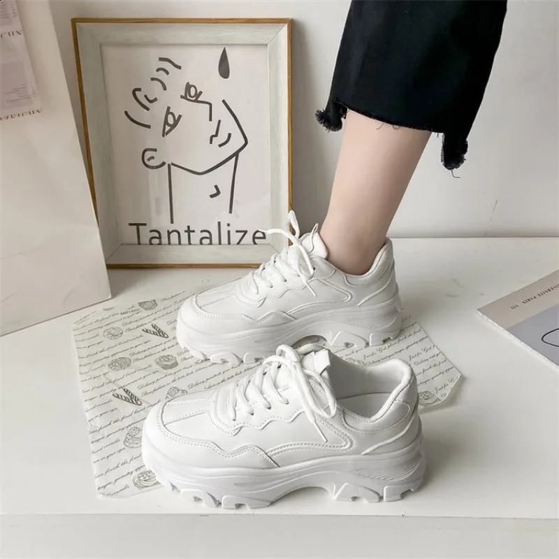 Womens leather flat shoes autumn fashion lace casual fashion thick sole breathable inner high circular toe white sports shoes 240918