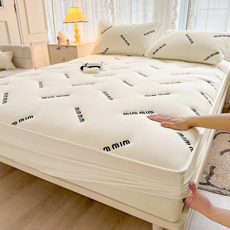 Sheet 1 piece of bedding cover with white letters embroidered bed cover single/large/large mattress protector thick bed cover 240918