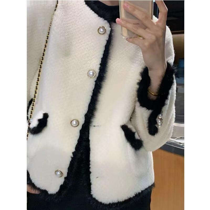 Xiaoxiangfeng jacket for socialite light thick lamb wool 2024 autumn winter new item short and small fur top