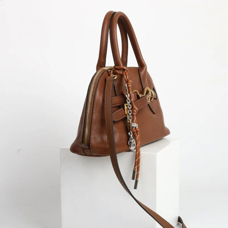 First Layer Vegetable Tanned Sheepskin Shell Bag2024 Portable Shoulder Crossbody Womens Bag Fashionable AllMatch Boston Sma 240914ZYl