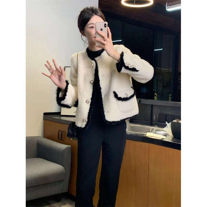 Xiaoxiangfeng jacket for socialite light thick lamb wool 2024 autumn winter new item short and small fur top