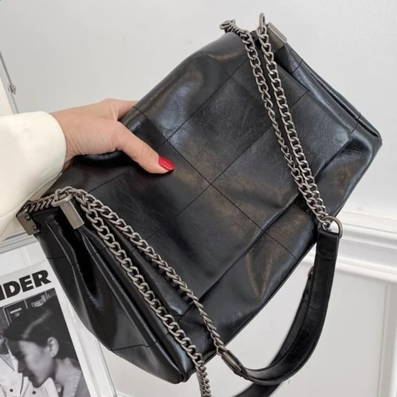 Fashion womens commuting bag niche chain cross body bag womens shoulder large capacity handbag cross square PU 240918