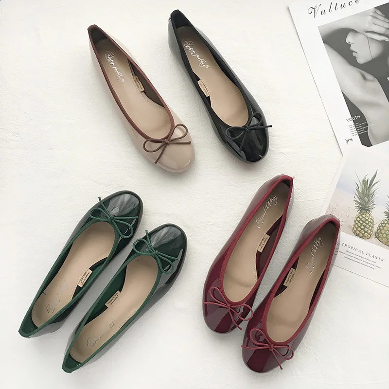 Spring and Autumn Bow Ballet Flat Head Female Round Toes Japanese Leather Ballet Performer Shoe String Bow Mockagins Female Skating on Sofa 250226