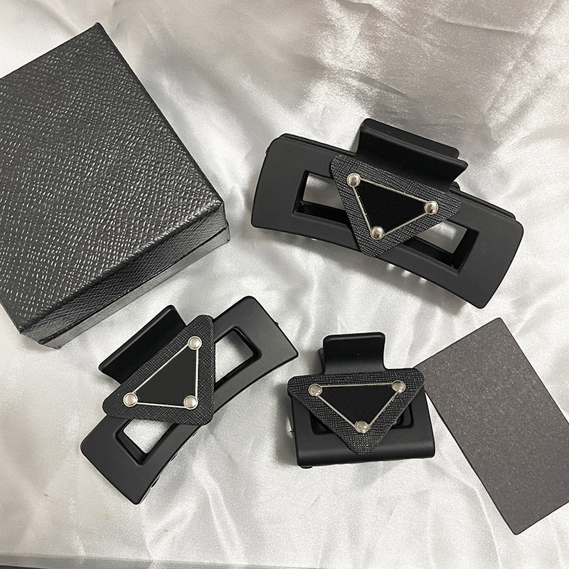 Korean Style Triangle Large Hairpin Frosted Plastic Fashion Design Shark Clip Designer Womens Hair Accessories Popular Brand Hair Band Premium Gift