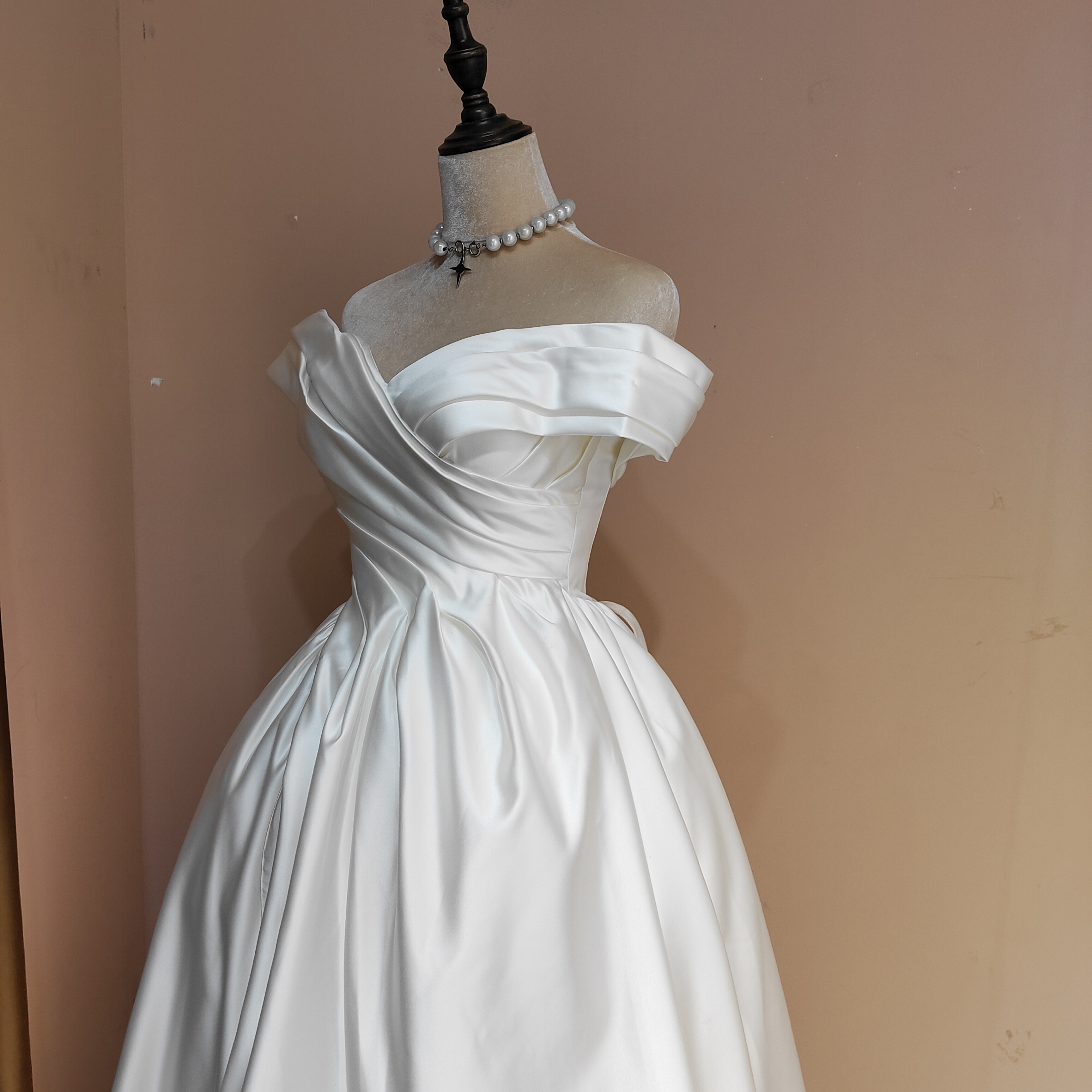 Designer Satin Strapless Off The Shoulder Wedding Dress with Long Train for Garden Church Ceremony