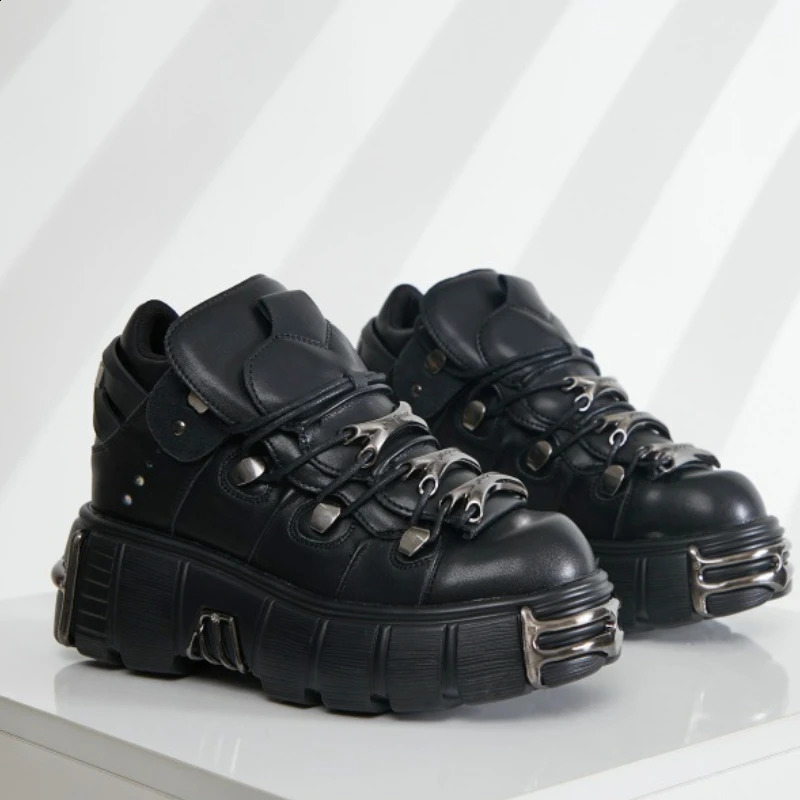 Thick soled low top punk leather shoes dark motorcycle boots heavy metal punk high-heeled womens shoes fashionable black ankle boots 240914