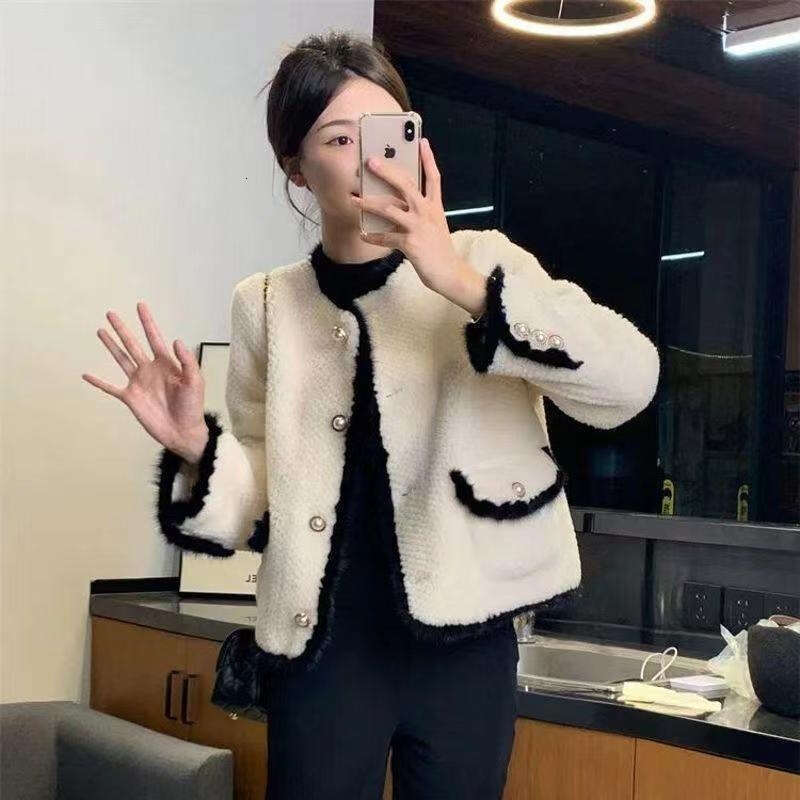 Xiaoxiangfeng jacket for socialite light thick lamb wool 2024 autumn winter new item short and small fur top