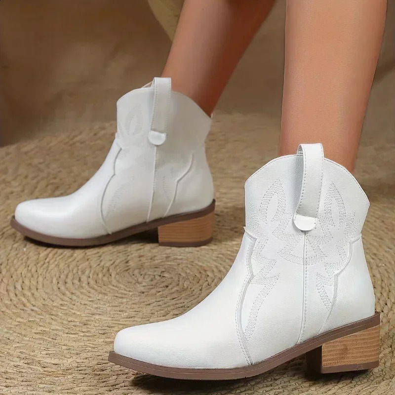 Womens retro embroidered Western style boots autumn and winter PU leather cowboy boots womens thick boots pointed toes mid calf Botas 2024 ww 240919