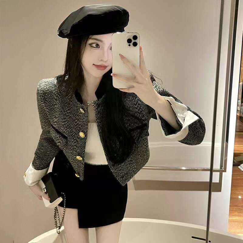 French Hepburn small fragrance temperament high-end coat socialite style niche fashion short top 24 autumn