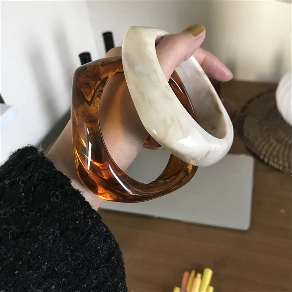 Vintage Punk Colorful Big Bracelet Thick Resin Acrylic Geometric Irregular Triangle Square Bracelet For Women Jewelery 240914