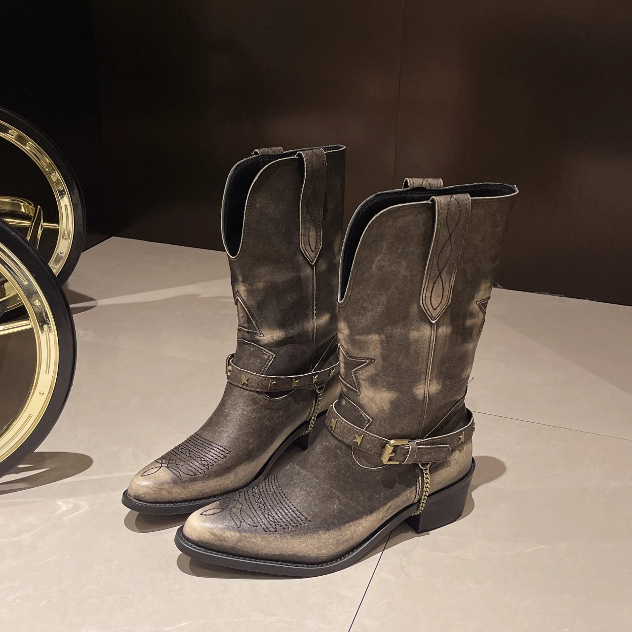 2024 Retro Cowboy Girl Western Womens Boots Metal Chain Cowboy Boots Fashion Music Festival Womens Shoes Small Leg Boots 240914