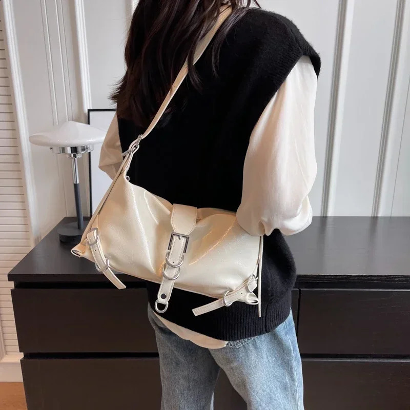 2023 High Quality Womens Bags Autumn Fashion Simplicity Highcapacity Advanced Sense Shoulder Bag Solid Versatile Handbag 240914ZYl