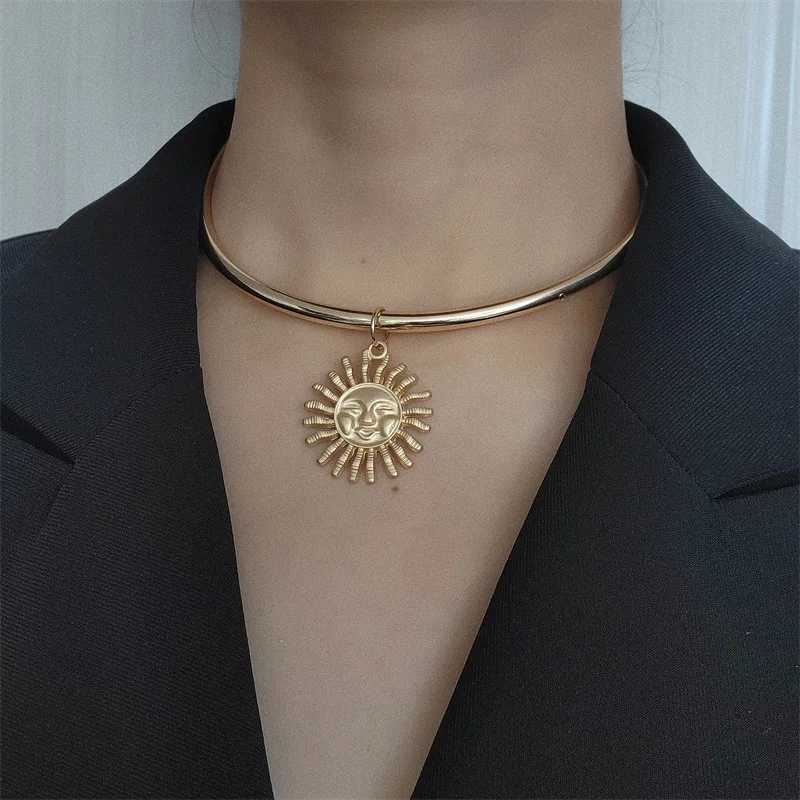 1PC Bohemia Vintage Metal Sun Moon Smile Necklace Choker For Women Punk Gothic Gold Color Sun Face Necklace JewelryX240918