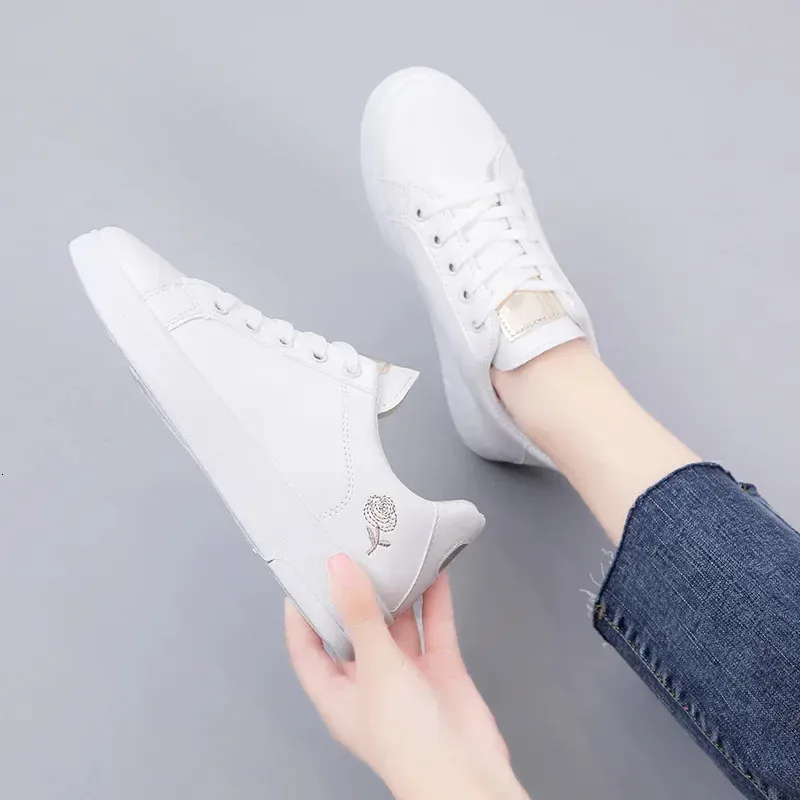 Women White Breathable Embroidered wer LaceUp Casual Shoes Woman Fashion Sneakers Female Korean Version Tennis 240611