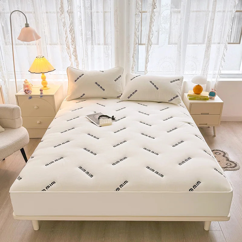Sheet 1 piece of bedding cover with white letters embroidered bed cover single/large/large mattress protector thick bed cover 240918