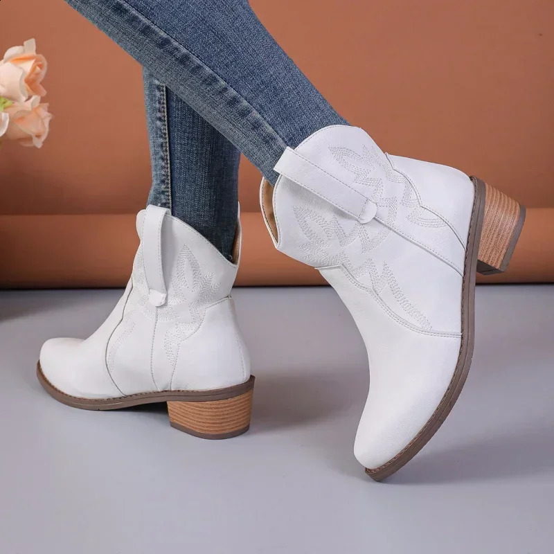 Womens retro embroidered Western style boots autumn and winter PU leather cowboy boots womens thick boots pointed toes mid calf Botas 2024 ww 240919