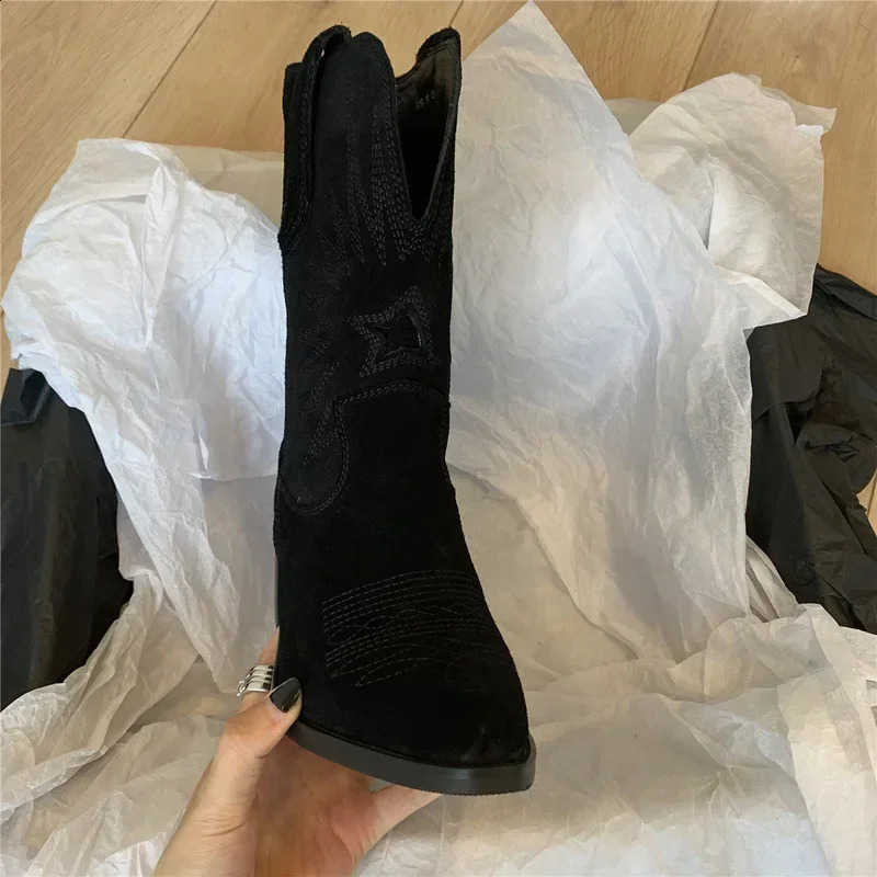 2024 Natural Embroidered Womens Boots Leather Handmade Toe Nails Heels Autumn Winter Denim Boots Western Retro Botas ww 240919