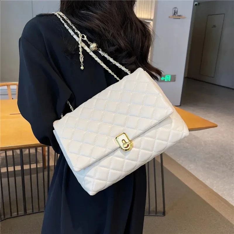 Burminsa bedding large chain shoulder bag for women cross body bag PU leather womens handbag black and white 240918