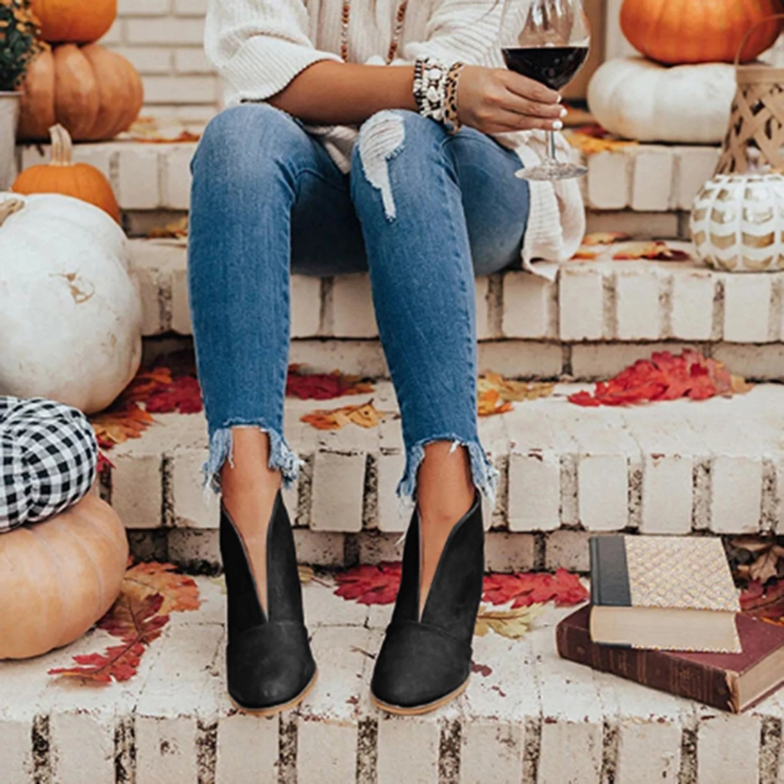 Womens ankle boots autumn and winter solid round toe womens shoes casual and comfortable thick high heels fashionable hollow boots 240914