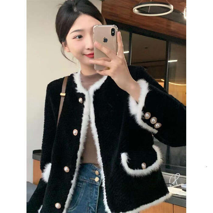 Xiaoxiangfeng jacket for socialite light thick lamb wool 2024 autumn winter new item short and small fur top