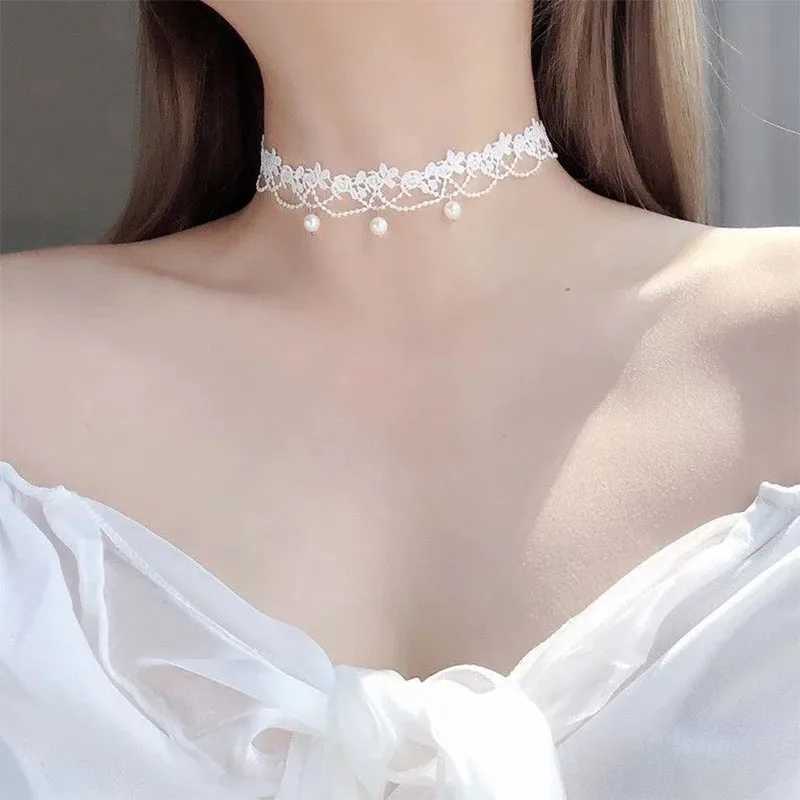 Sweet New Wavy Flower White Lace Imitation Pearl Pendant Clavicle Chain Choker Necklace for Women Wedding JewelryX240918