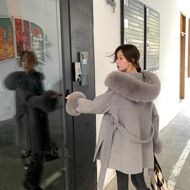 Wool Cashmere Coat Autumn Winter Fox Fur Collar Womens Mid-length Belt Hooded Woolen Coat Fashion 240911