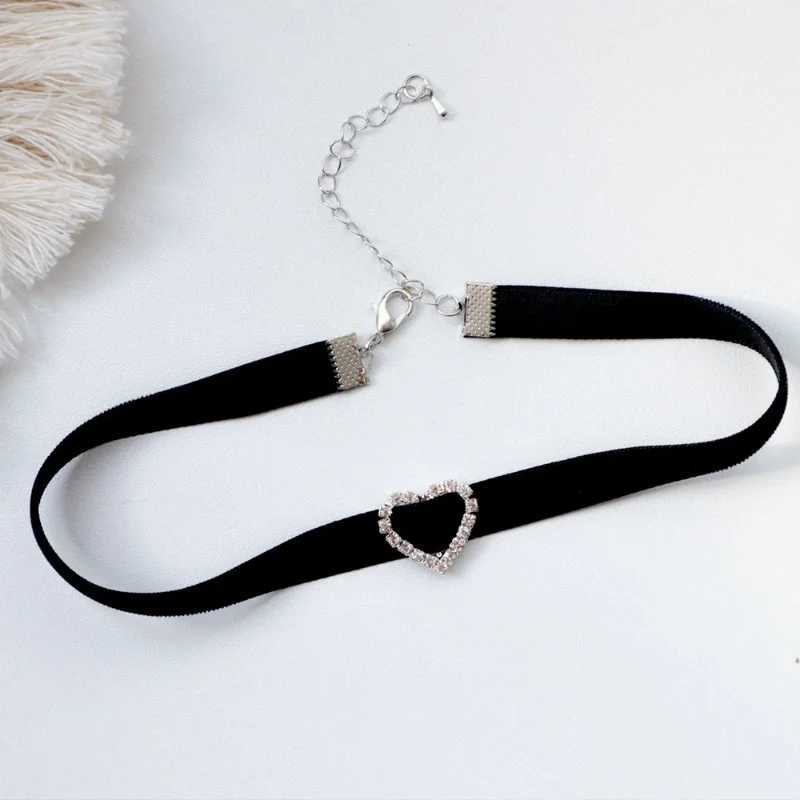 Korean Fashion Velvet Choker Necklace for Women Vintage Sexy Black Necklace with Pendants Gothic Girl Choker Neck JewelryX240918
