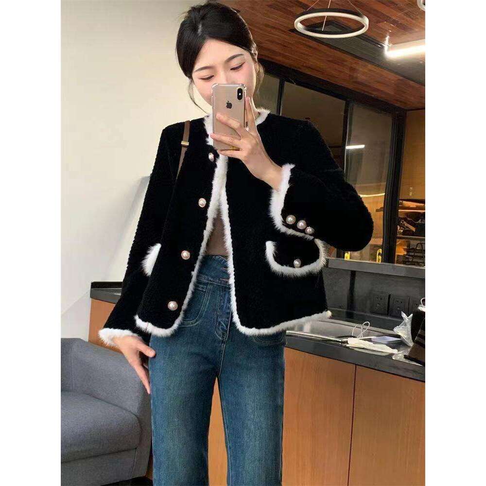 Xiaoxiangfeng jacket for socialite light thick lamb wool 2024 autumn winter new item short and small fur top