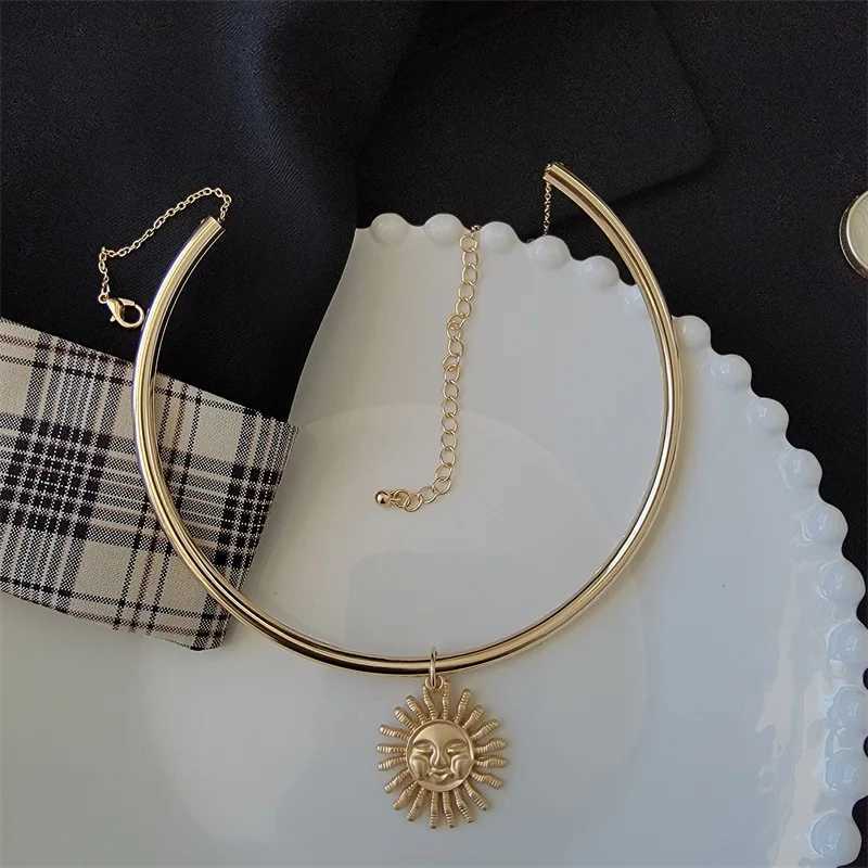 1PC Bohemia Vintage Metal Sun Moon Smile Necklace Choker For Women Punk Gothic Gold Color Sun Face Necklace JewelryX240918