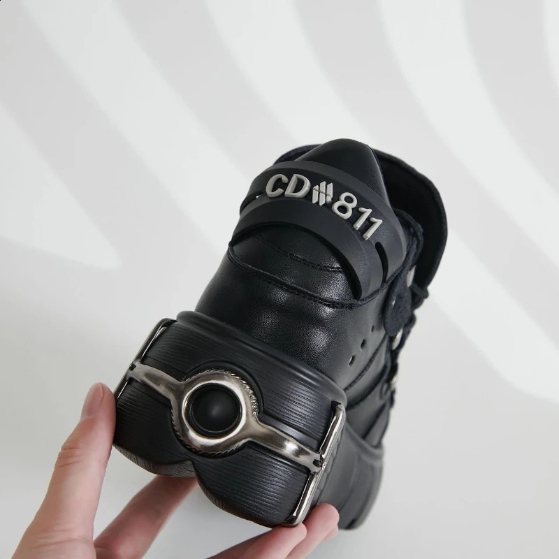 Thick soled low top punk leather shoes dark motorcycle boots heavy metal punk high-heeled womens shoes fashionable black ankle boots 240914