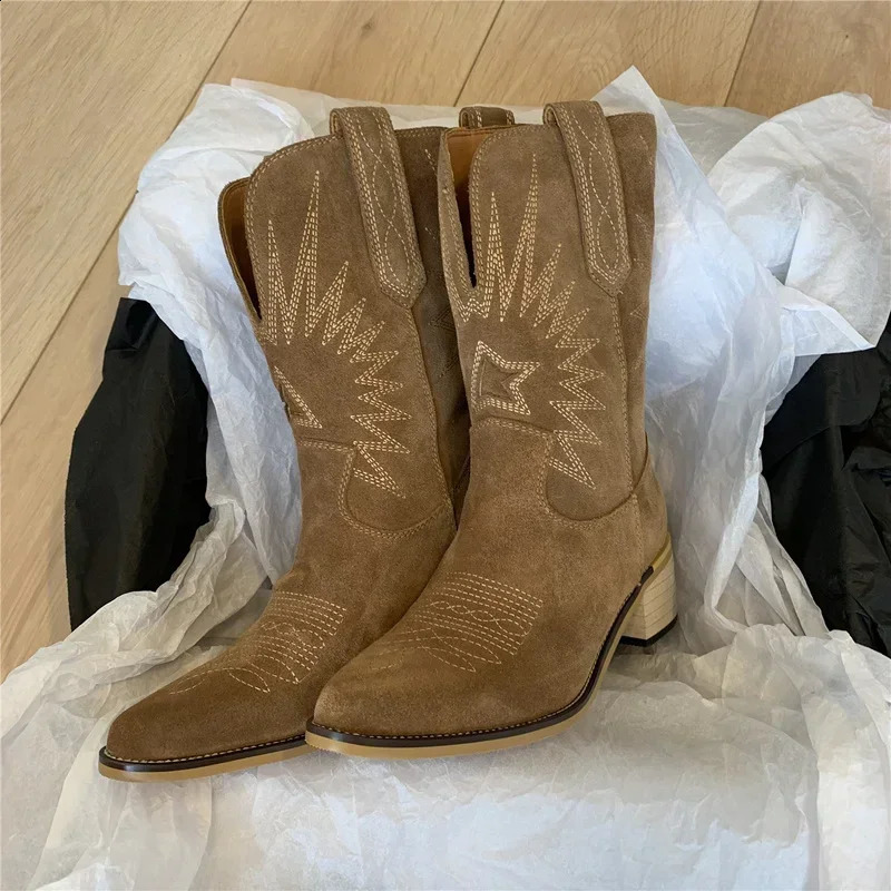 2024 Natural Embroidered Womens Boots Leather Handmade Toe Nails Heels Autumn Winter Denim Boots Western Retro Botas ww 240919