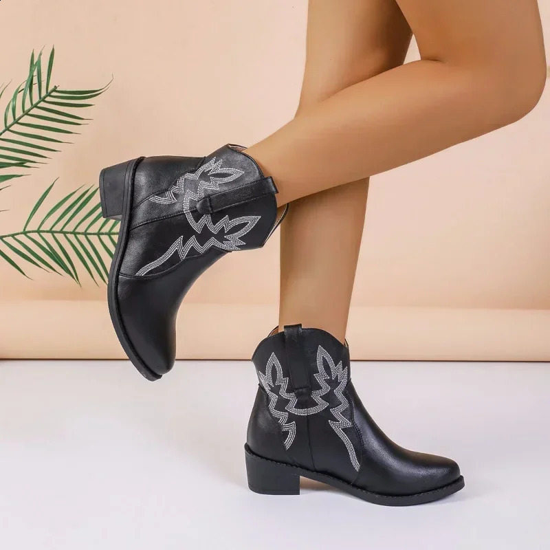 Womens retro embroidered Western style boots autumn and winter PU leather cowboy boots womens thick boots pointed toes mid calf Botas 2024 ww 240919
